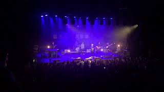 Video voorbeeld van "Conor Oberst & Phoebe Bridgers do “Shallow” at Brooklyn Steel"