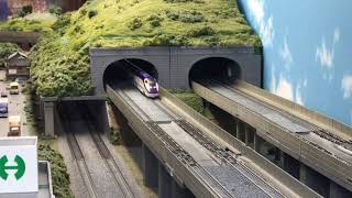 トンネルから駆け抜けてくるE3系山形新幹線 (Nゲージ走行動画)