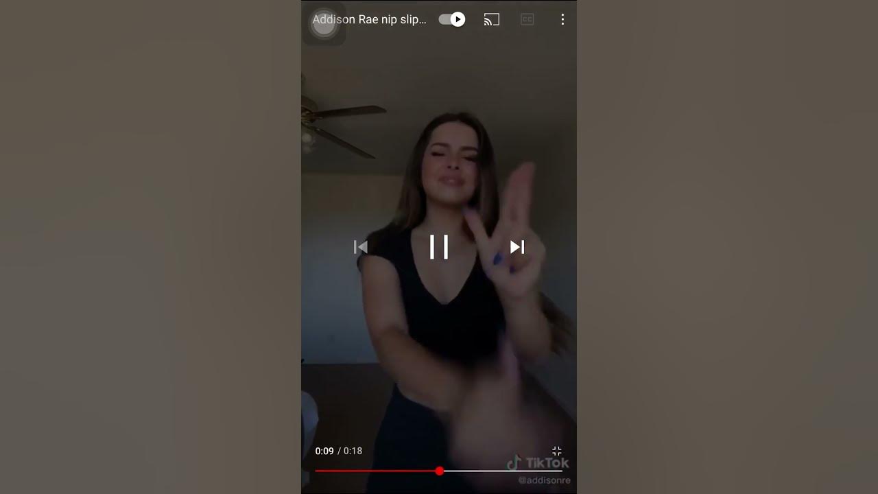 Addison Rae nip slip - YouTube