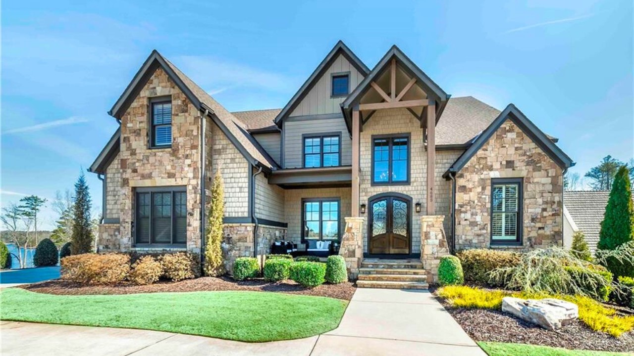 Inside A Luxury Lakefront Retreat That You Can Only Dream Of | $2.2M