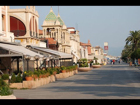 Viareggio - Una passeggiata sul lungomare - A walk along the Viareggio seafront