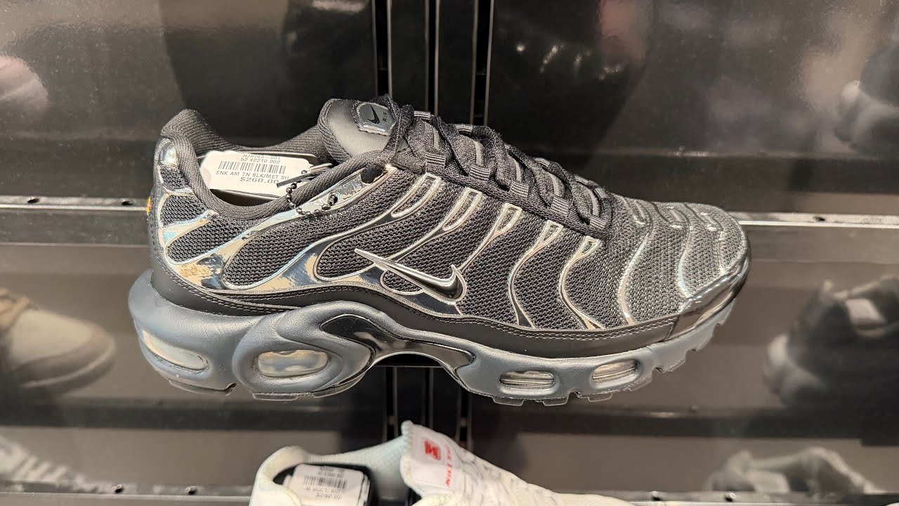 NIKE Air Max サイバーパンク シルバー×黒 24cm Nike Air Max Plus SE (Black/ Metallic Silver/ Laser Crimson/ Off