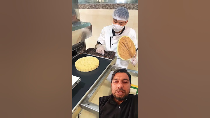 How Many Workers Are Slacking Off In The Mooncake Factory? #cake #mooncake #food#shorts