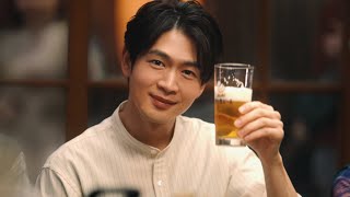 松下洸平、一人飲みの居酒屋で偶然に目があった瞬間／『アサヒ生ビール』CM＋WEBムービー