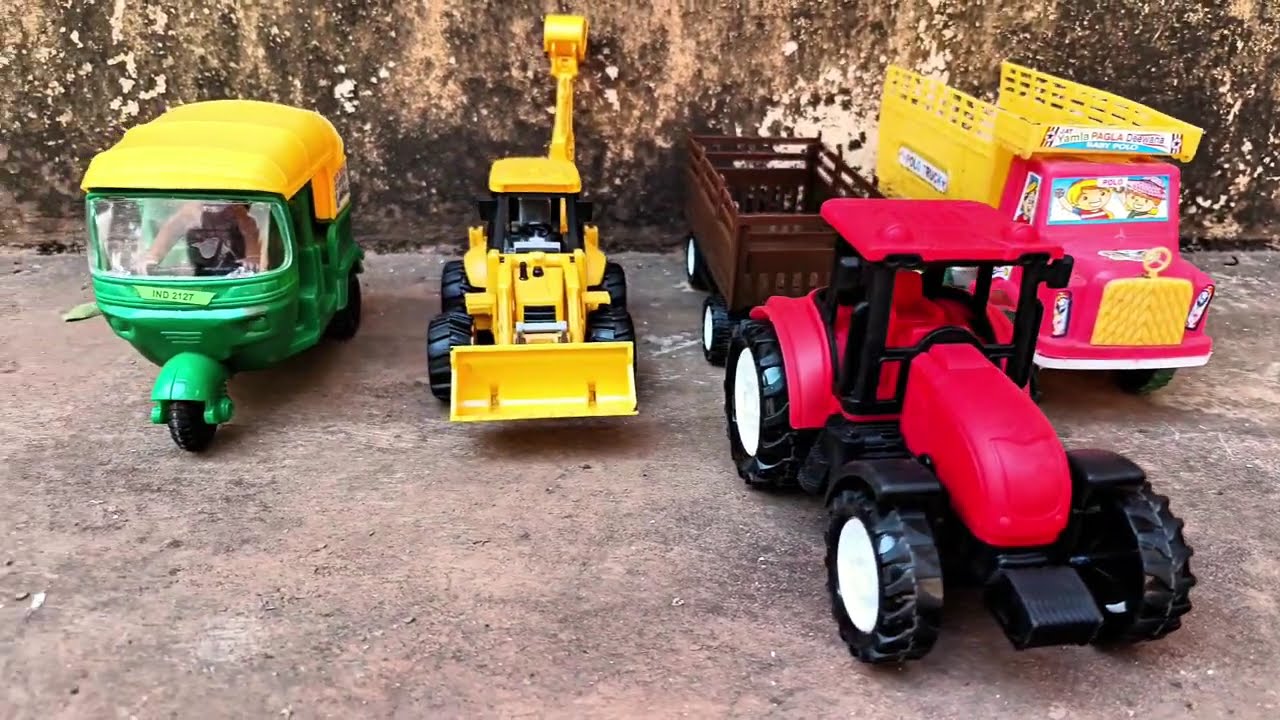 Mahindra Tractor & Auto Rickshaw Accident JCB 3DX Pulling Out | Truck Tractor Loading Video 🚜