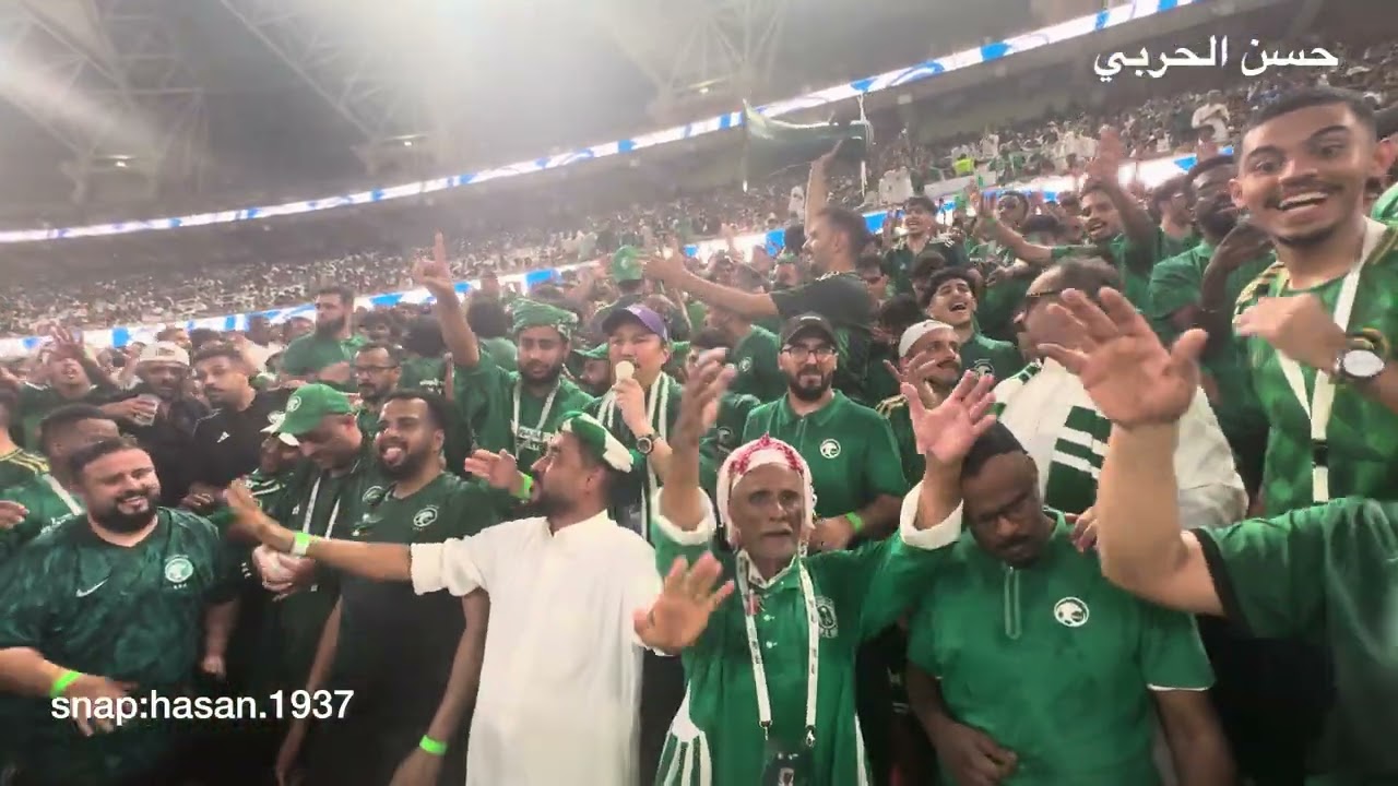 الصوت اللي يهز آسيا! 🔥 جماهير السعودية تشعل المباراة أمام إندونيسيا 🇸🇦| هدف فراس البريكان💚🎸