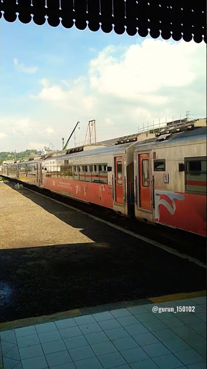 KA Argo Parahyangan melintas Langsung Stasiun Padalarang