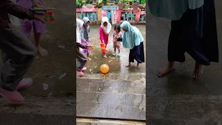 Popping A Rolling Water Balloon Aisyah Vs Kaka Kaka Yeaay short poppingwaterballoons