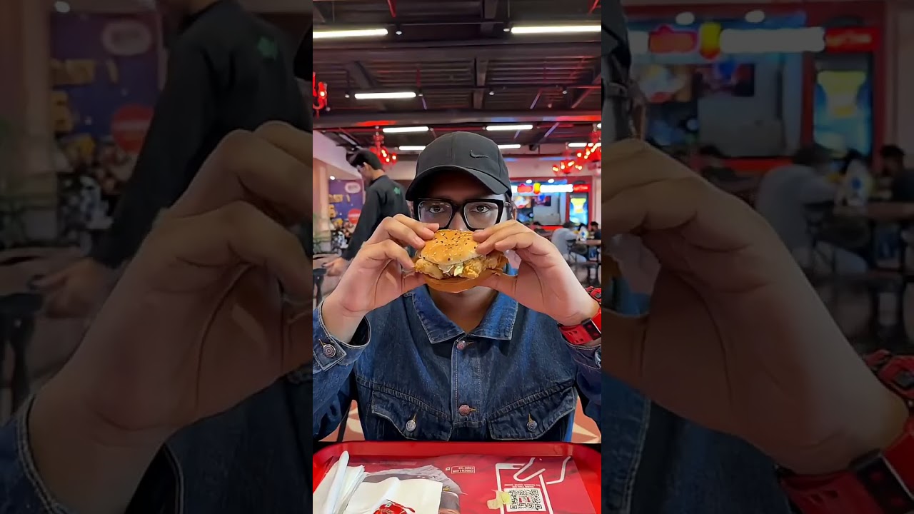 KFC CLASSIC ZINGER BURGER REVIEW  SPICY CRISPY CHICKEN BURGER WORTH IT OR NOT INDIA