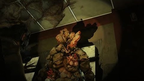 The Last Of Us™ Remastered - University - Dormitory Clickers & sleeping Bloater up close.