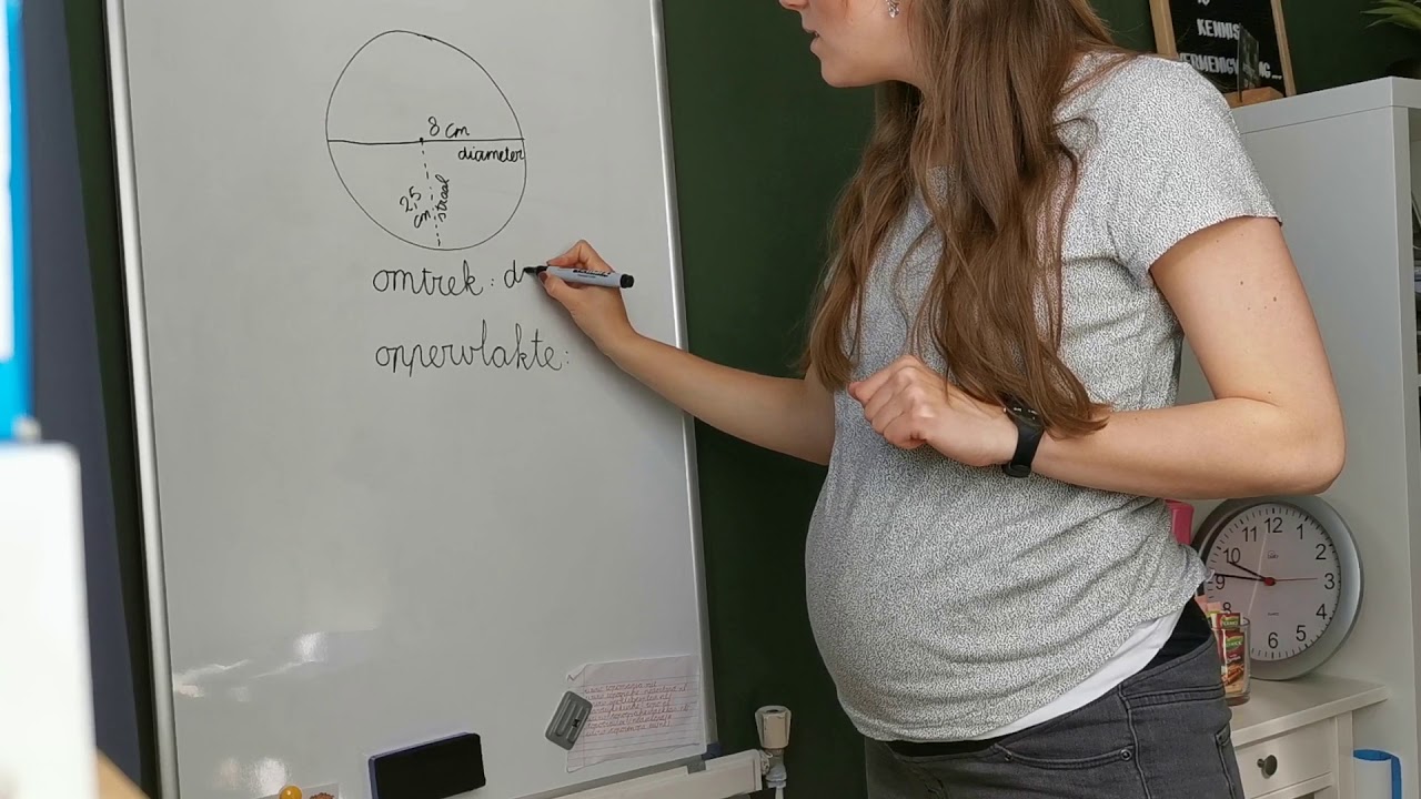 De omtrek en oppervlakte van een cirkel berekenen YouTube De omtrek en oppervlakte van een cirkel berekenen YouTube