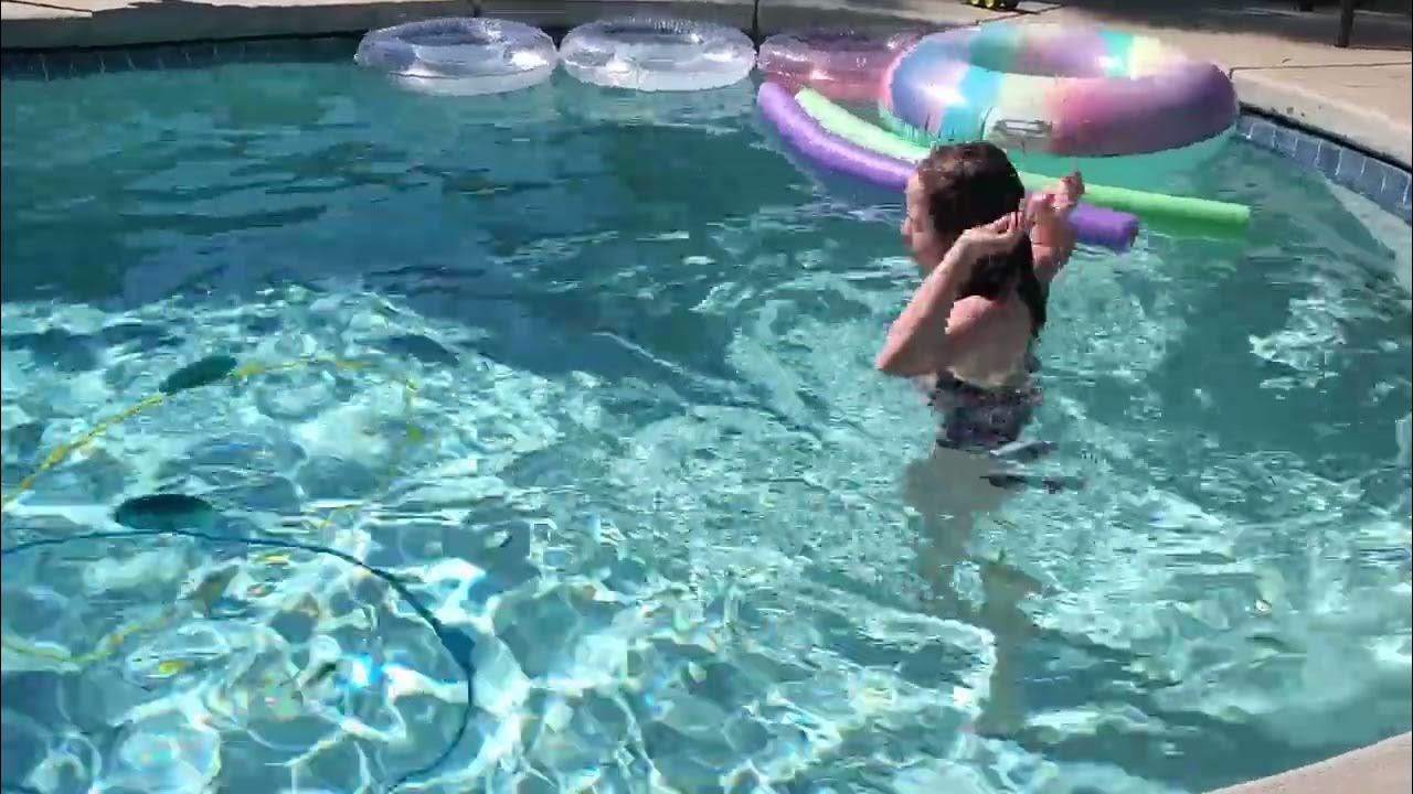 Love watching this little girl swim! - YouTube