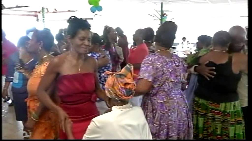 Extrait 1 DEJEUNER DANSANT FETE DES PERES 2015