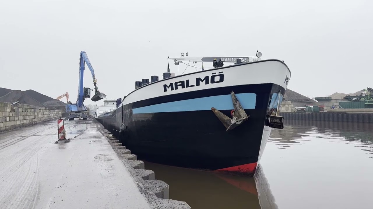 Binnenvaartschepen in de haven van Meppel| Port of Zwolle | februari 2026