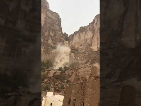 حالات وتس اب وانستقرام عن المطر لحظة نزول السيل من الجبل منظر رائع عنس ذمار