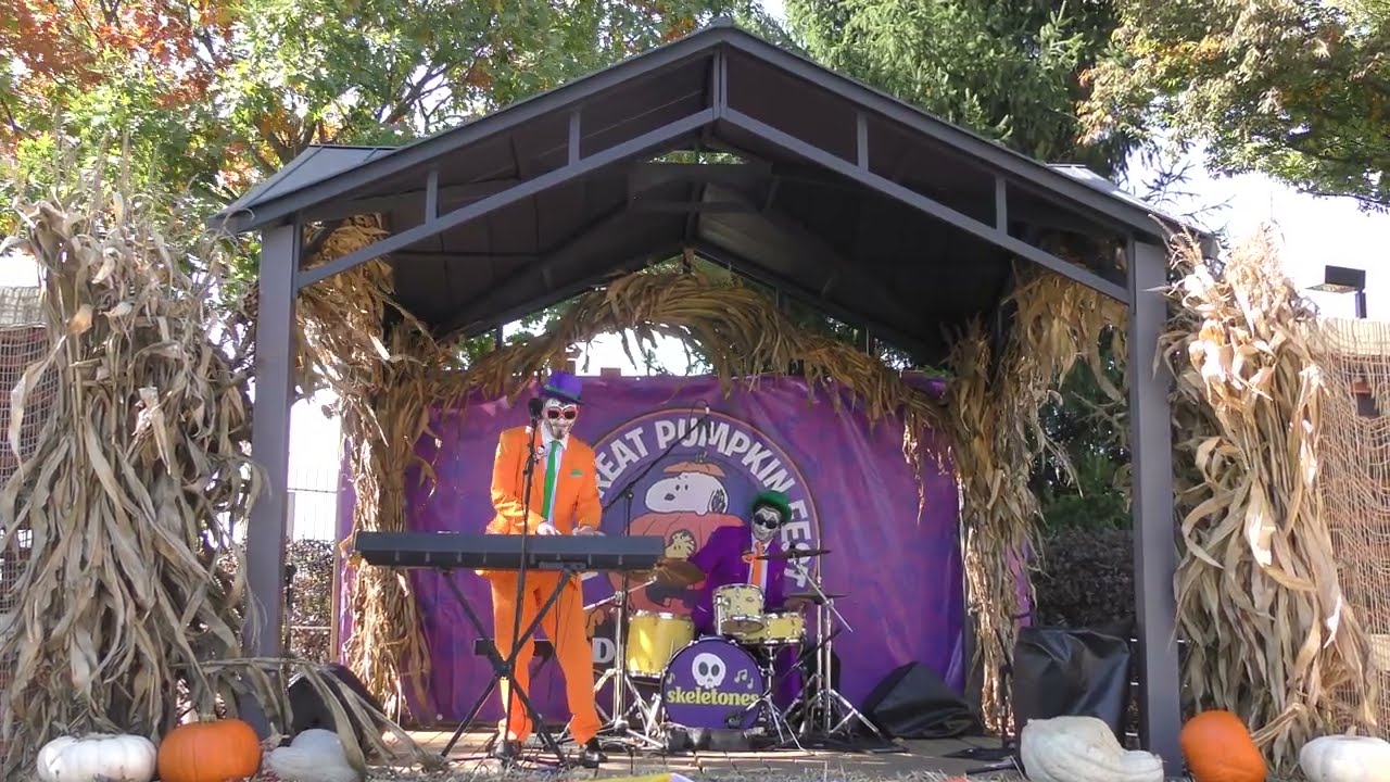 The Skeletones 4K @ Halloween Haunt Dorney Park 10/15/2022