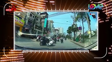 Tên cướp táo tợn vừa giật túi xách vừa hành hung đạp mạnh người phụ nữ ngay giữa đường đông