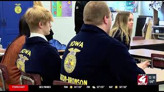 Feenstra meets with Lawton-Bronson FFA students