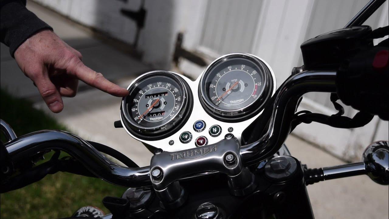 Bouncing Speedometer Triumph Bonneville YouTube