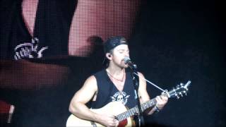 Kip Moore with Oasis track, "Don't Look Back In Anger"