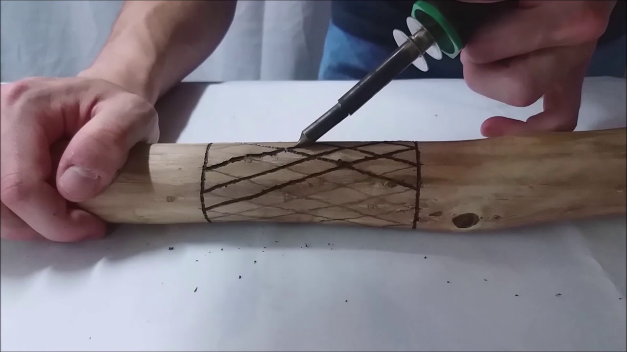 Práctica de pirografía en un bastón de madera - Éothain's Workshop - YouTube