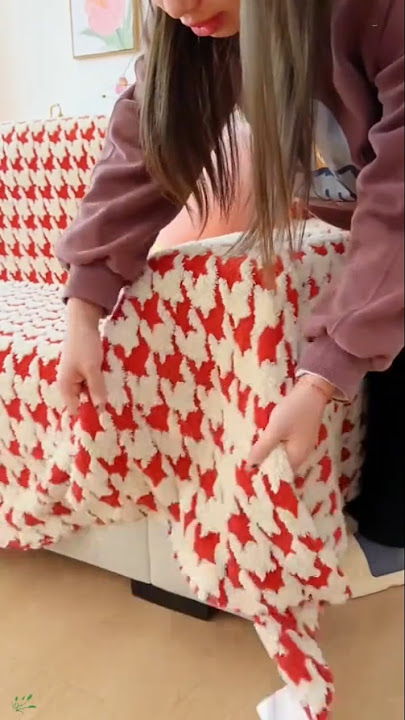 This full-coverage sofa cover is not only beautiful but also very practical. The full-coverage...