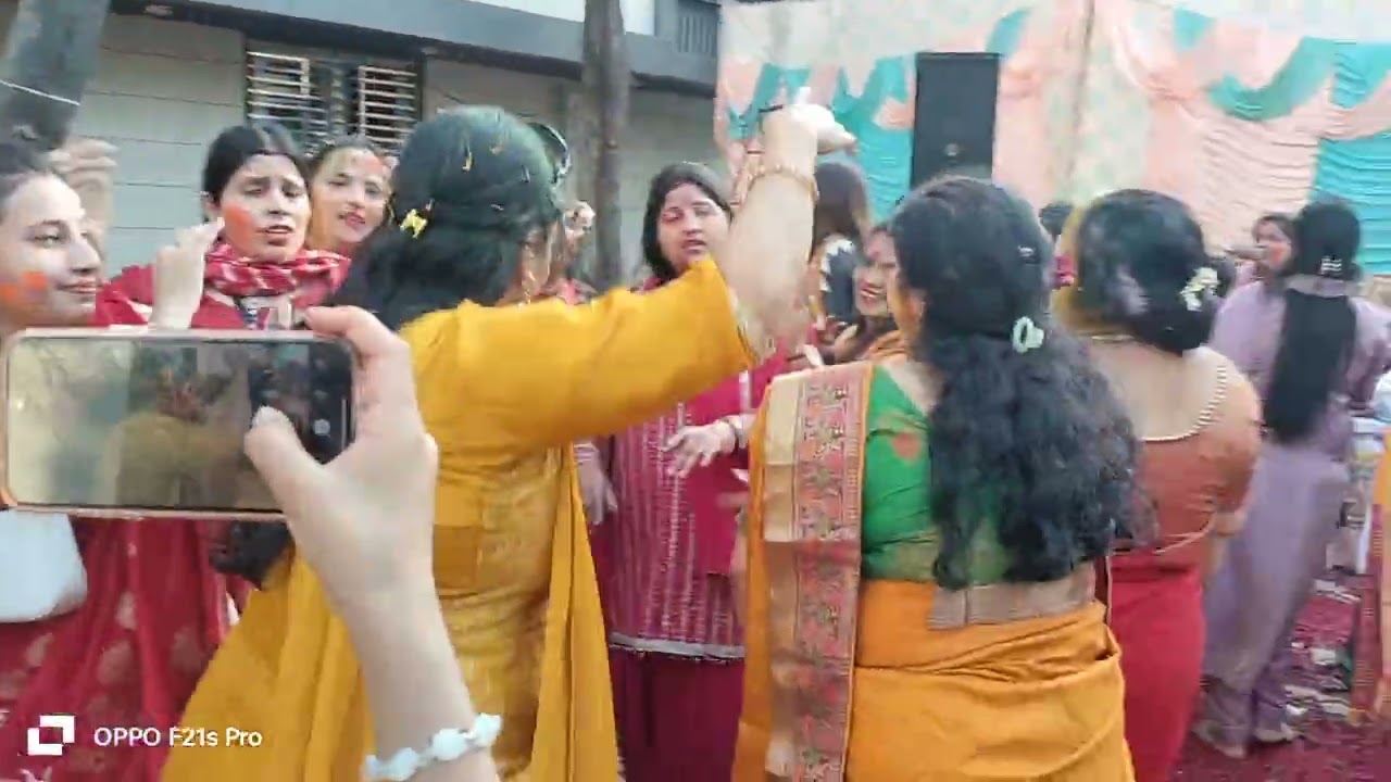 🙏🏻भारत अपार्टमेंट में  मनाया होली महोत्सव ब्रजवासी कविता के फैन हो गए सभी 🙏🏻