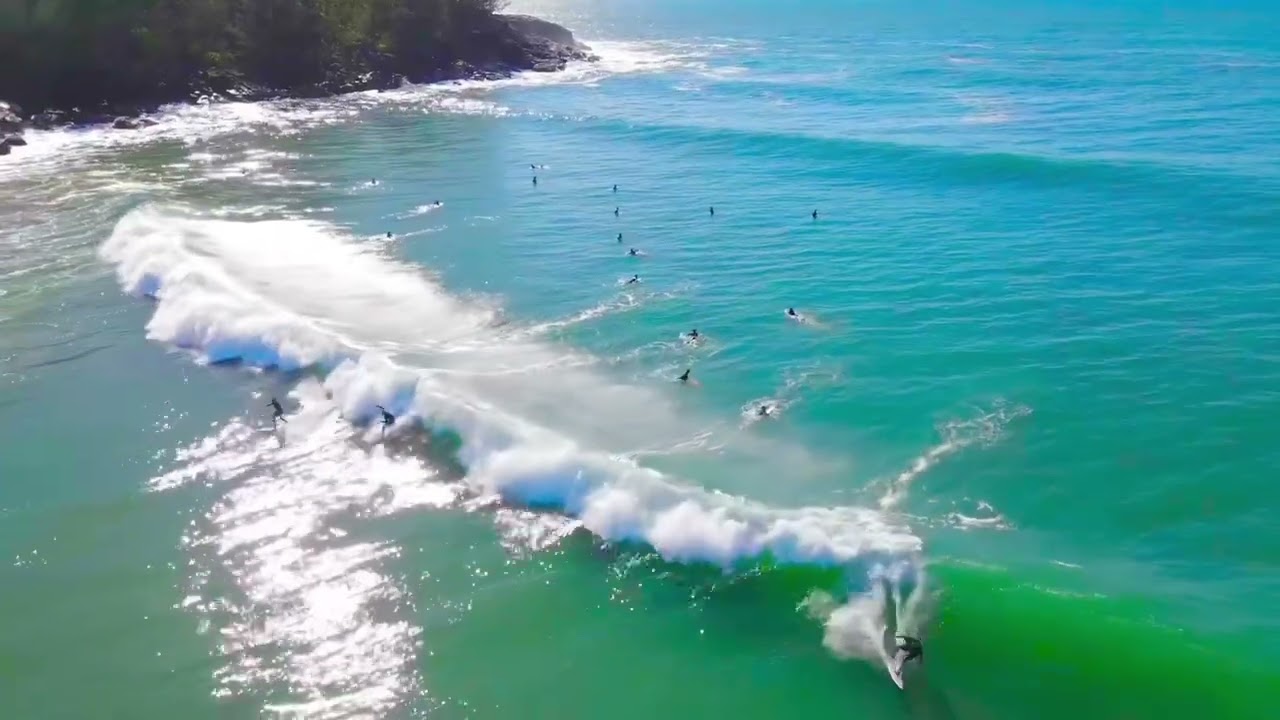 Vista aérea da Praia da Ferrugem.  Garopaba SC. Em um dia de surf...