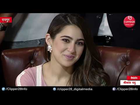 Raipur : Sara Ali Khan Singing "Ankh Mare" On Ranveer Singh Request