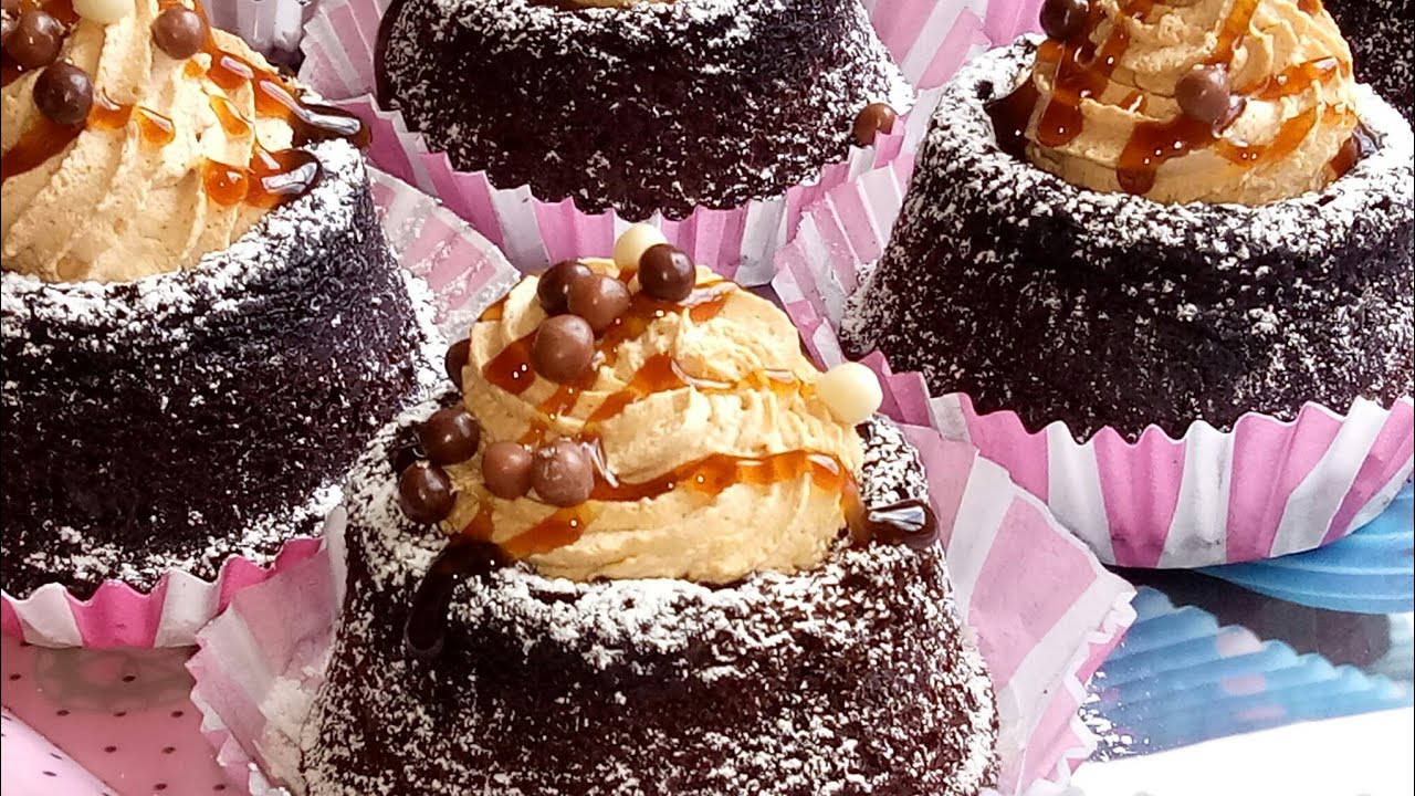 ميني كيك بالشكلاط وكريمة بنكهة الكراميل لذاذ بزاف وكيحبوهم الاطفال روعة يستحق التجربة