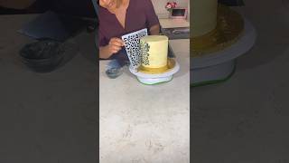 Attempting a leopard print stencil on a cake #leopardprint #stencilart #homebakers #buttercream