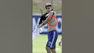 Apa arti tato bahasa Arab di tubuh Dybala?