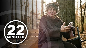 Smartphones are supposed to connect people, instead they connect people to their phones | 22 Minutes