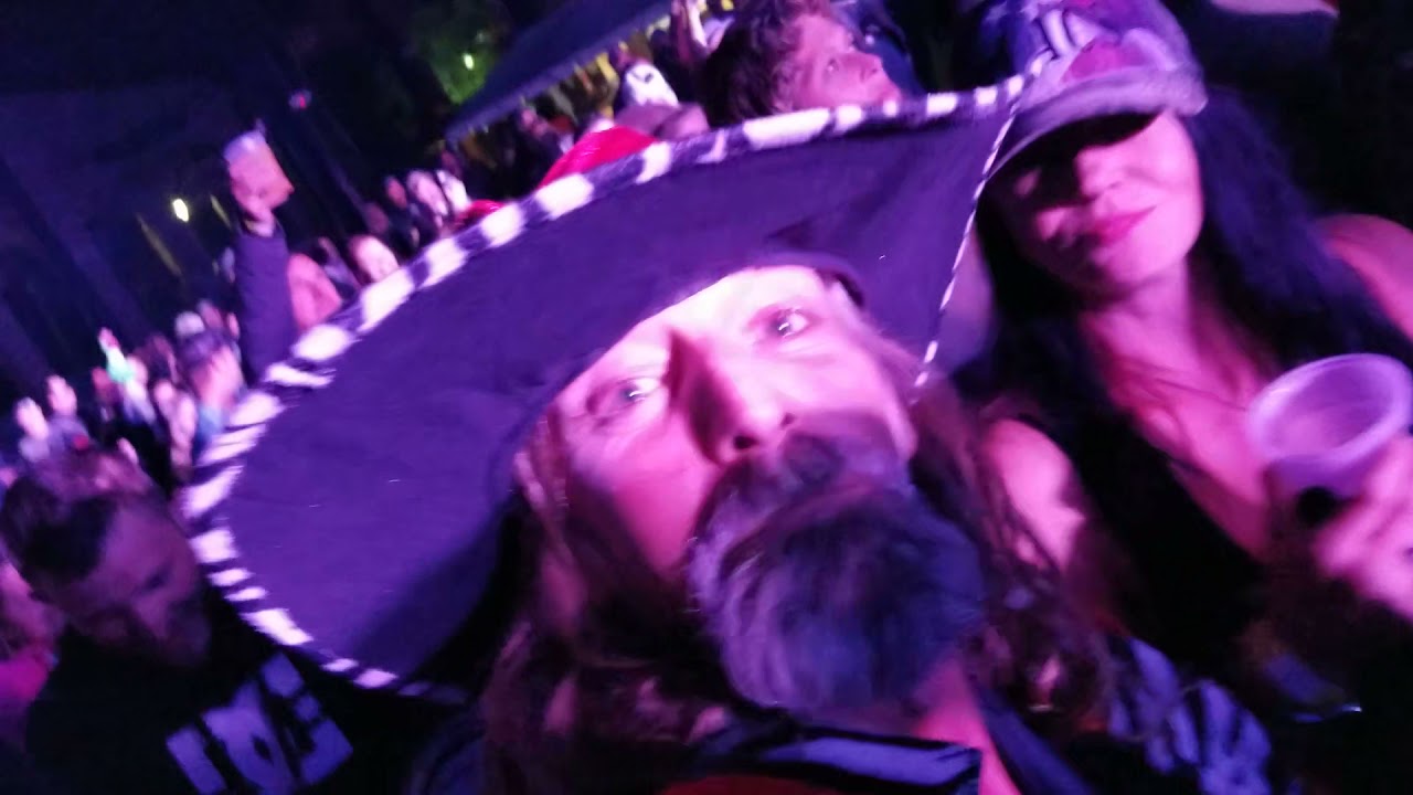 The Lacs - Willie Nelson/Wylin! Live at Destination Daytona 12-2-2021.