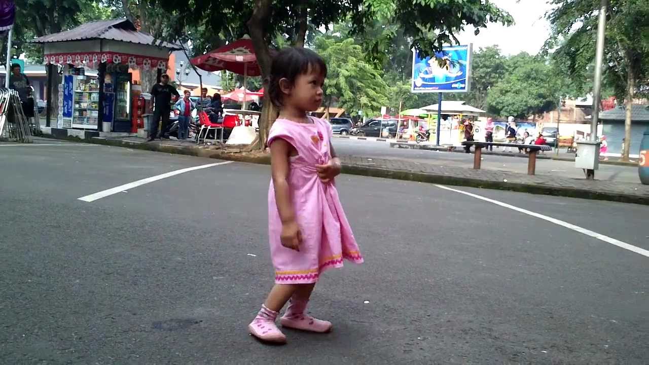Anak kecil joget dangdut lucu 
