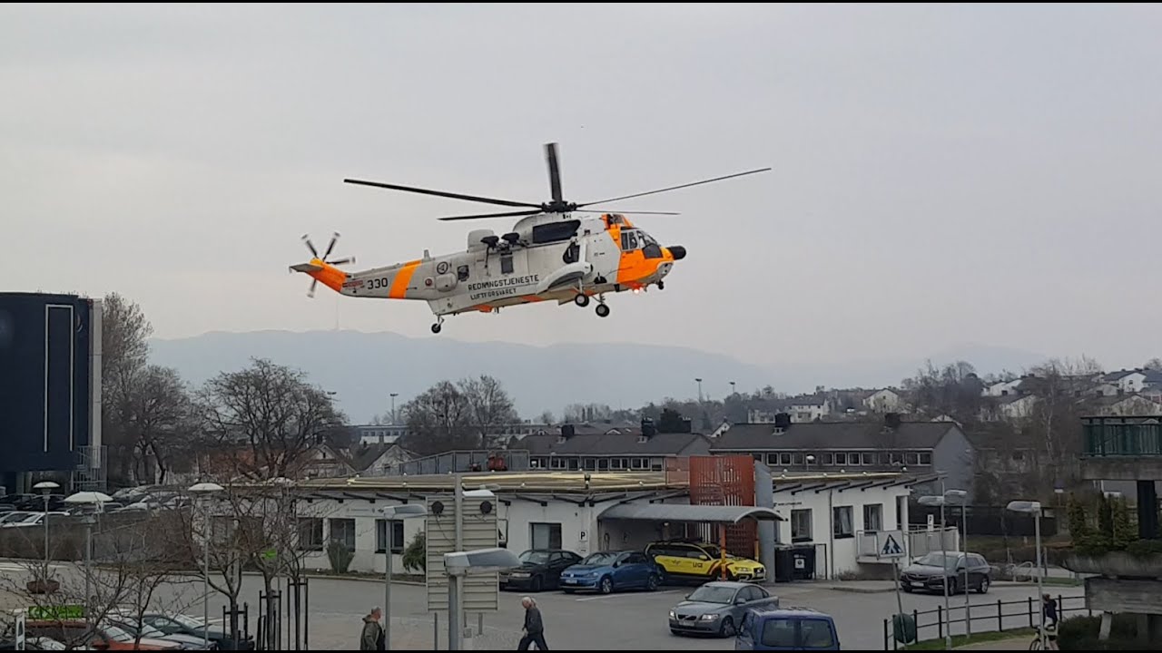 RNoAF Sea King startup and departure