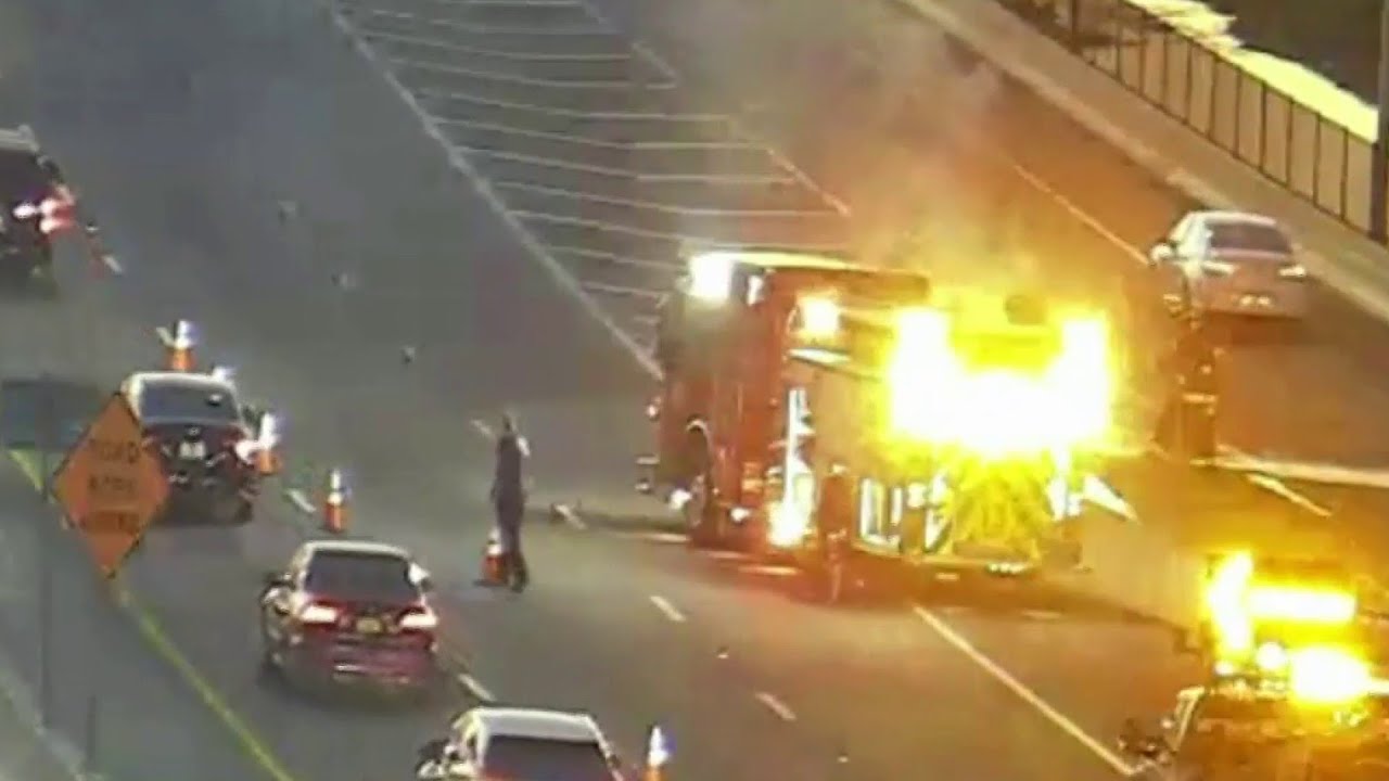 Car fire slows SR-528 in Orange County - YouTube