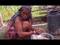 Cooking mushroom found in forest and eating together with family ll Village technology