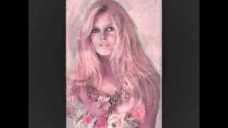 Video thumbnail of "Brigitte Bardot - nue au soleil"