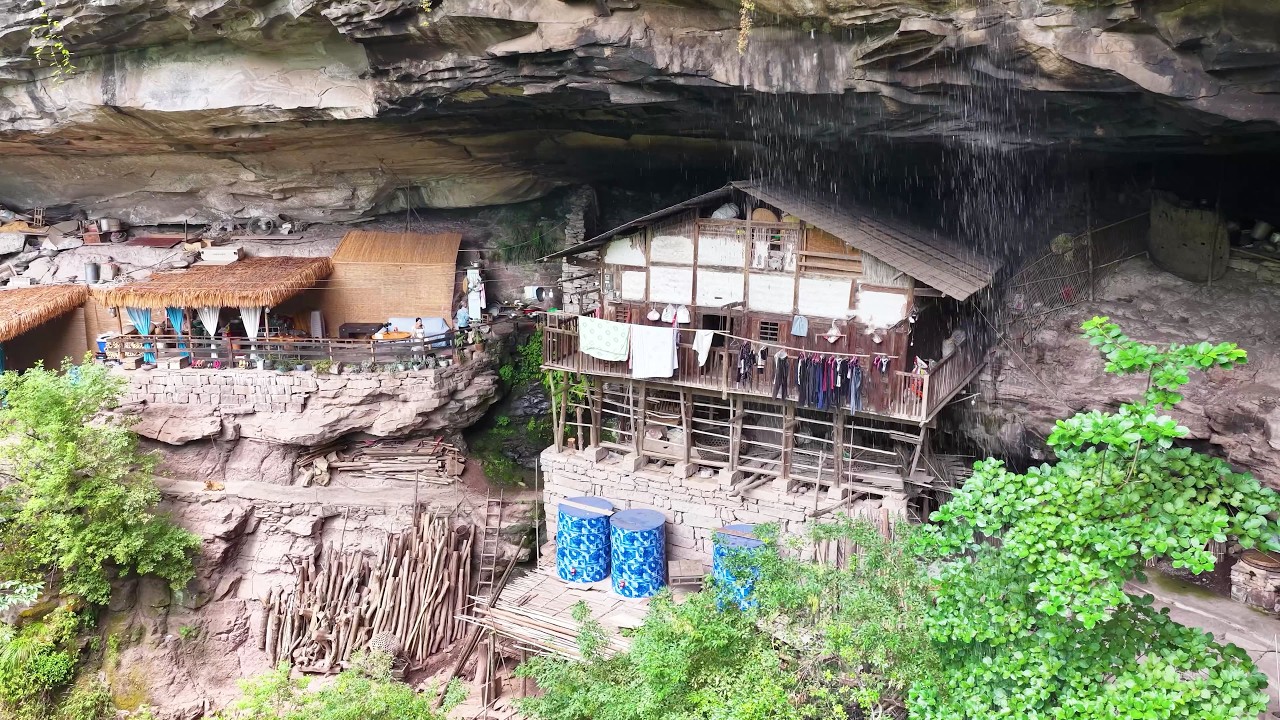 Семья из Юньнани живет одна в пещере Водяной Завесы — раю на земле.