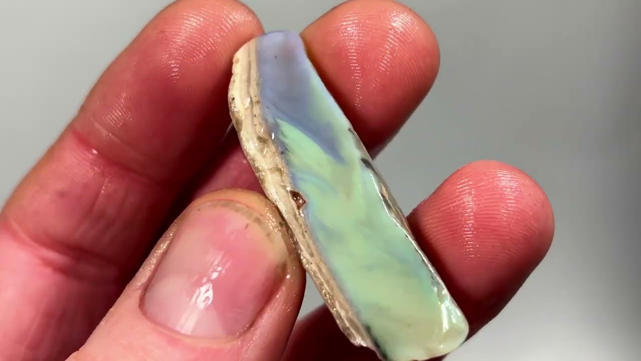 Opal Ridge Rough piece 50 carat - Mixed colour base and fire colour - Opulent Opals