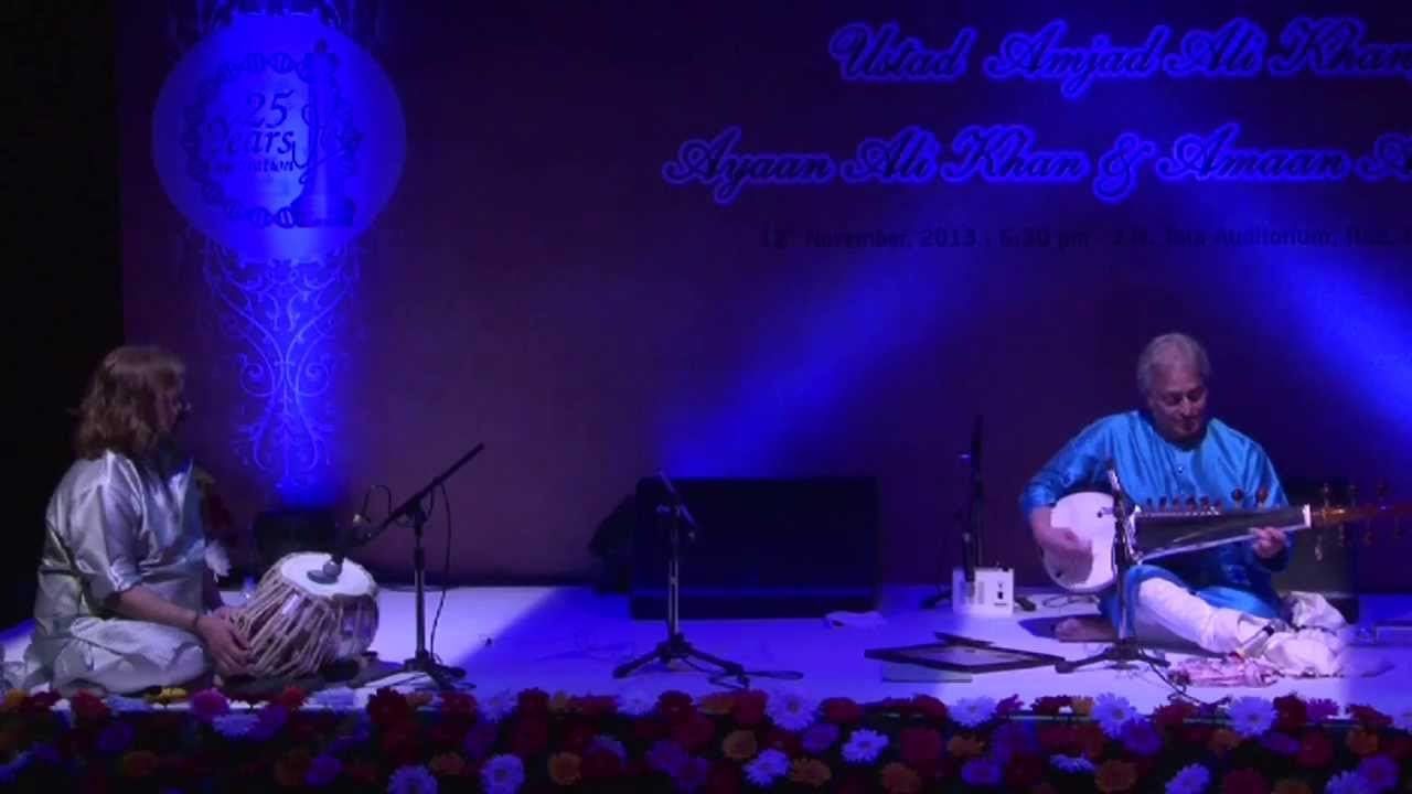 Sarod Virtuoso Amjad Ali Khan playing Raga Zila Kafi | Bangalore | 12th November, 2013