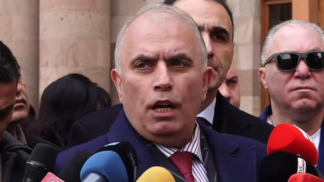 Սա փշրանք է․ Փաշինյա՛ն, դու պիտի ներողություն խնդրես թոշակառուից․ ակցիա Կառավարության դիմաց