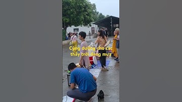 Sáng nay 1/7 cúng dường cho các thầy khi trời còn mưa