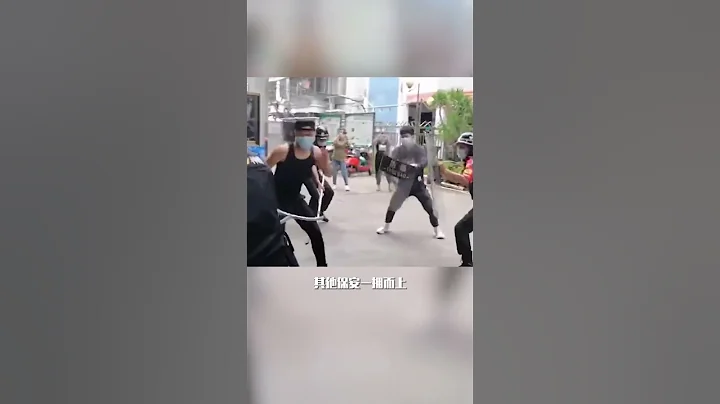 父亲被校长邀请扮演歹徒，结果遇上专业的了 #游戏 #内容过于真实 #搞笑 - 天天要闻