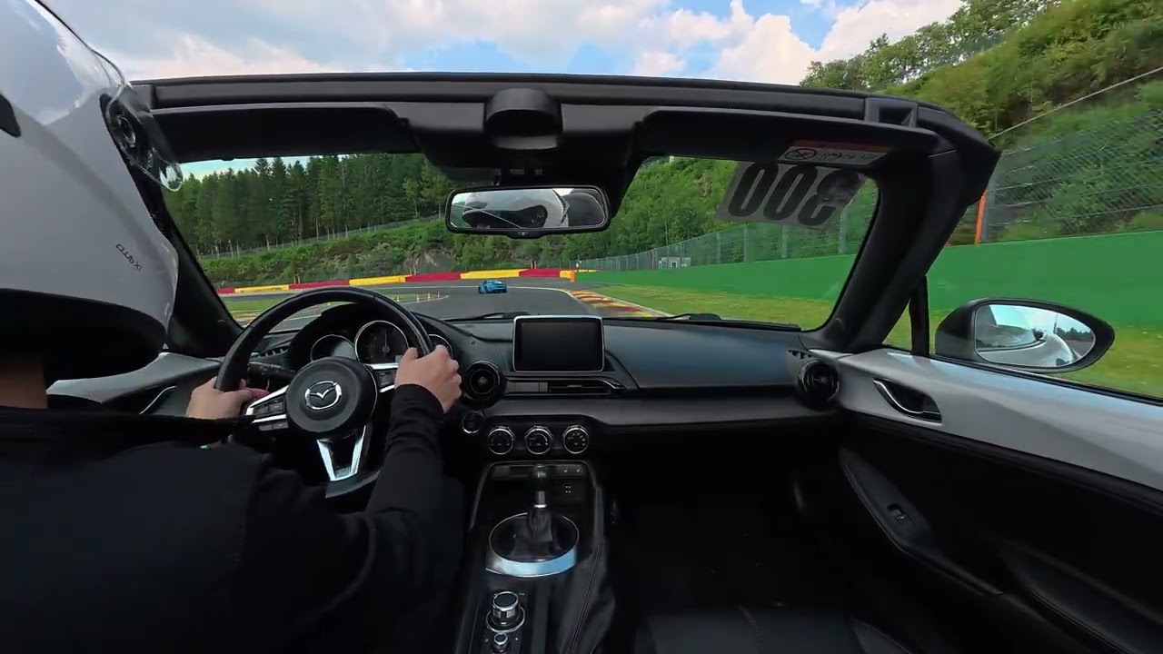 Mazda MX5 ND 1.5 on Spa-Francorchamps keeping up with Porsche
