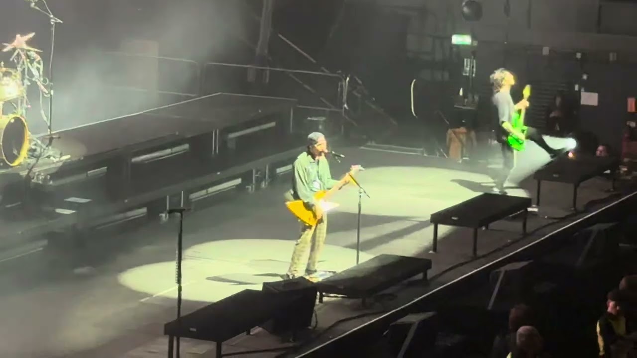 Pierce The Veil -  I’m Low On Gas And You Need A Jacket (Live@OVOArenaWembley) #piercetheveil