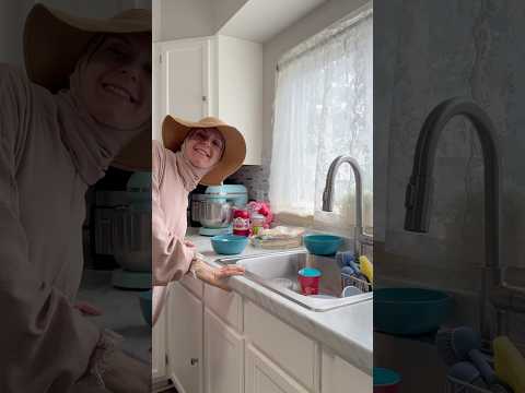 زوجي راح للدوام وجايين لعندي عمال الحديقه ٣ أيام متواصله بجم ل واجهة بيتي وأخيرا