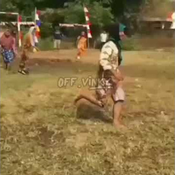 Editor Berkelas ( Emak Emak Salto Tendang Bola )