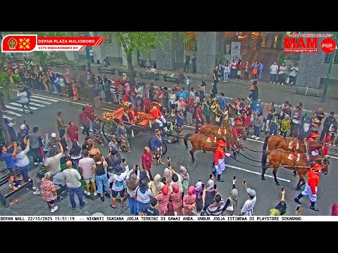 Live webcam view of Plaza Malioboro Mall Entrance